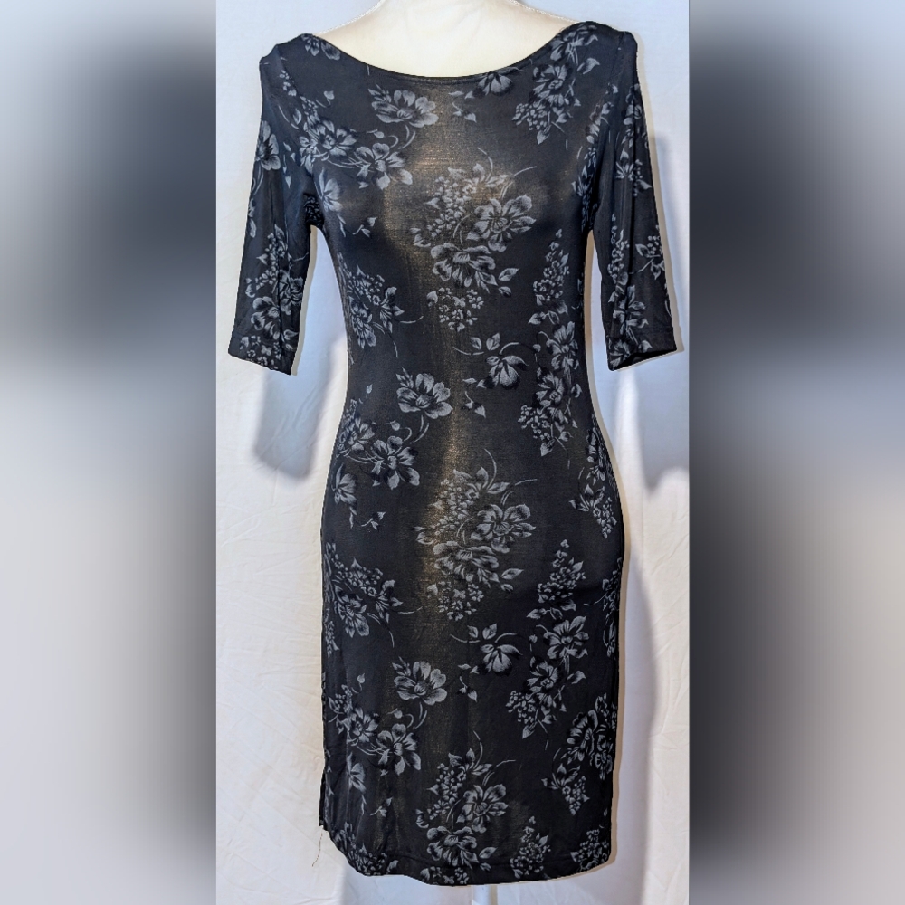 Women's All That Jazz Dress. Sz. Med. Like New. Blue floral design.